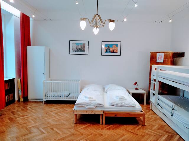 Family apartment with two bathrooms near to city gallery image 5