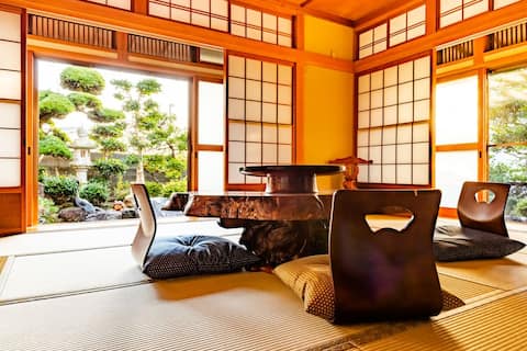A private rental space with a Japanese garden, the sunset over the Osaka Plain is exceptional.