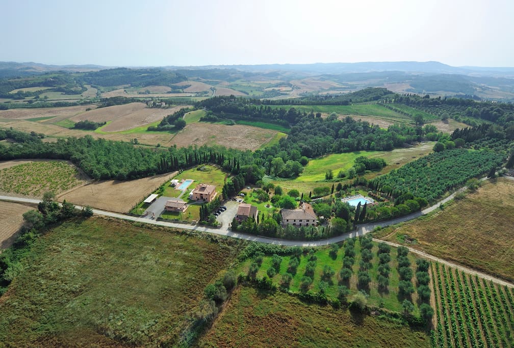 Foto aerea panorama intorno alla villa