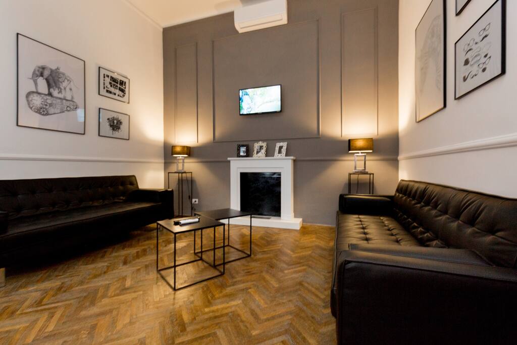 The Living Room with the Net TV