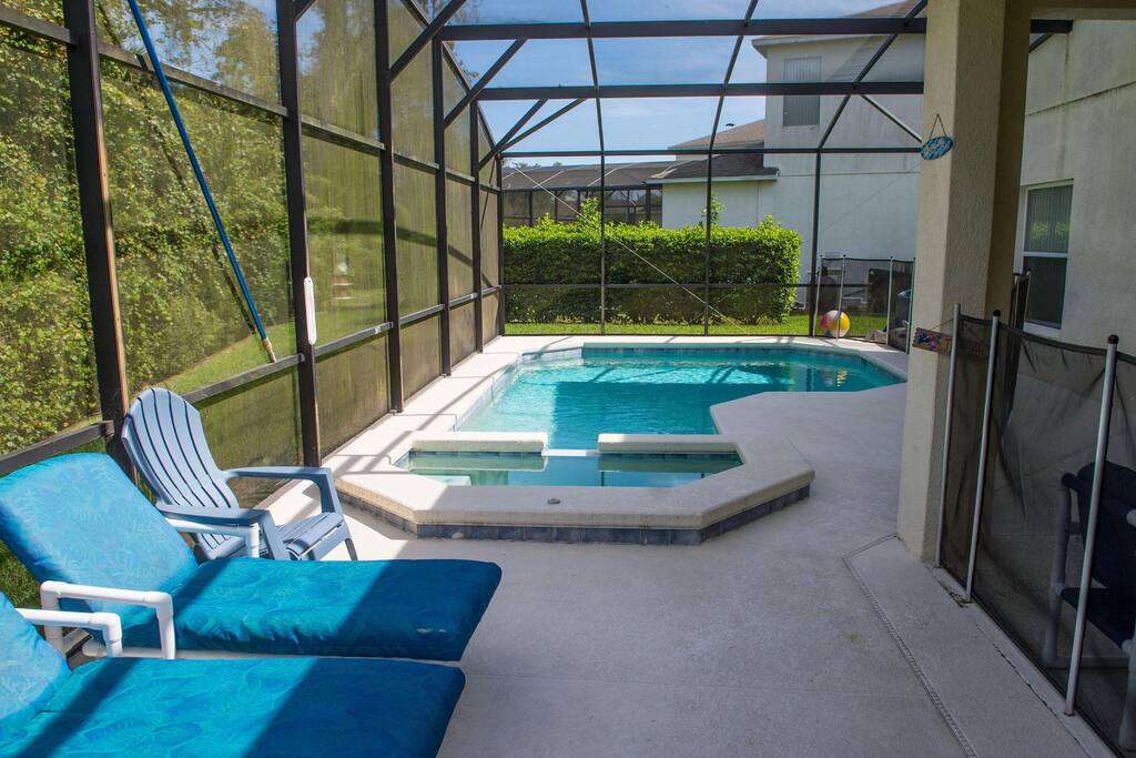 Pool and jacuzzi