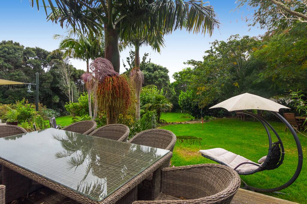 Outdoor dining and sky lounger