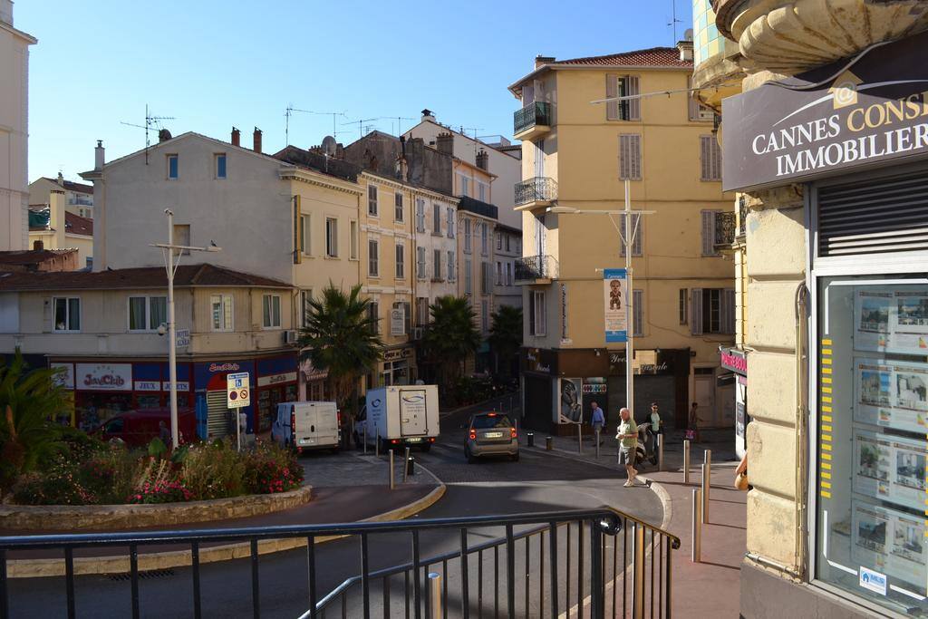 in front the appartement