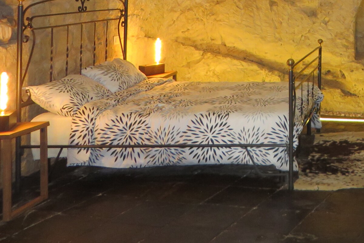 Dhomë gjumi me divan krevat dopio