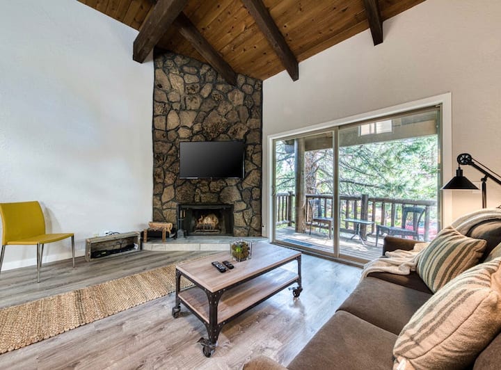 Cozy! Sunriver Kitty hawk Condo! 4 SHARC Passes Condominiums for Rent