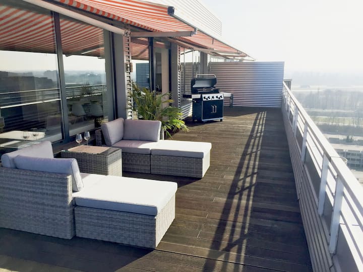 Rooftop Penthouse with huge terrace & river view