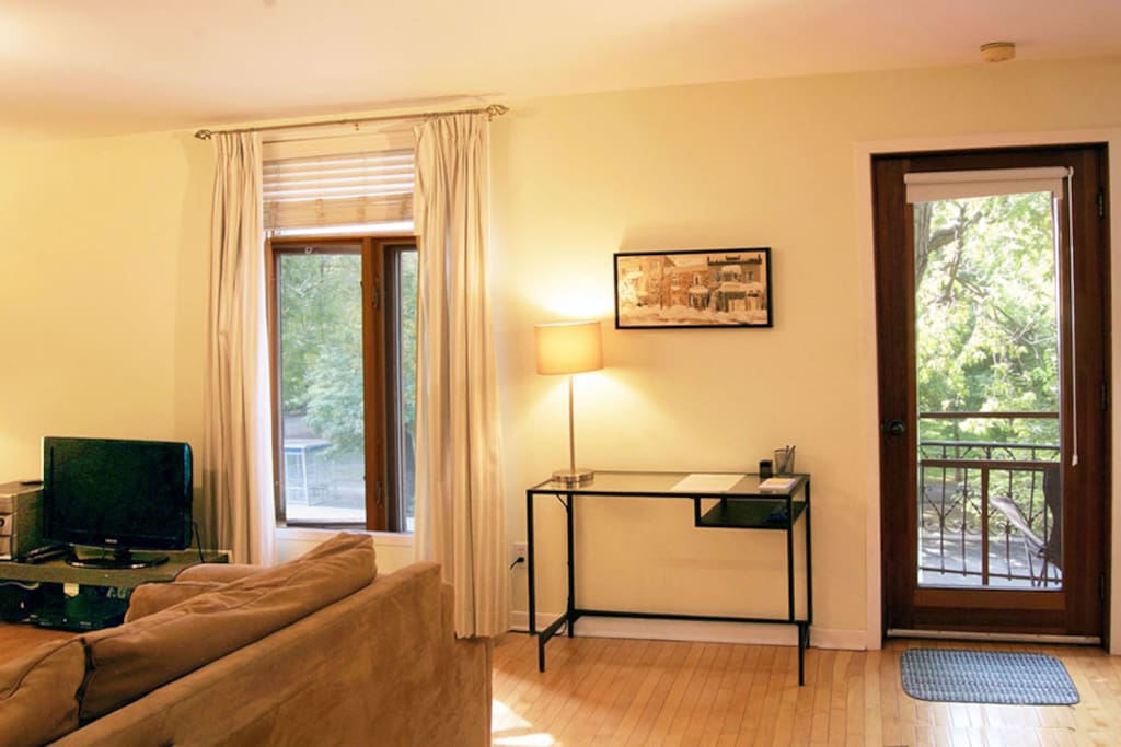 Livingroom work area, WI-FI, door to front balcony