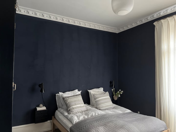 Glavna spavaća soba, bračni krevet (180x200) izravan pristup WC-u za goste