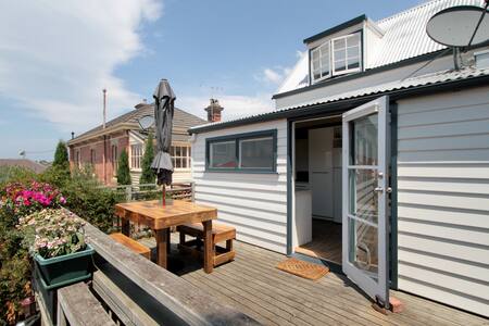 Feel like a local at 61 Barrack St