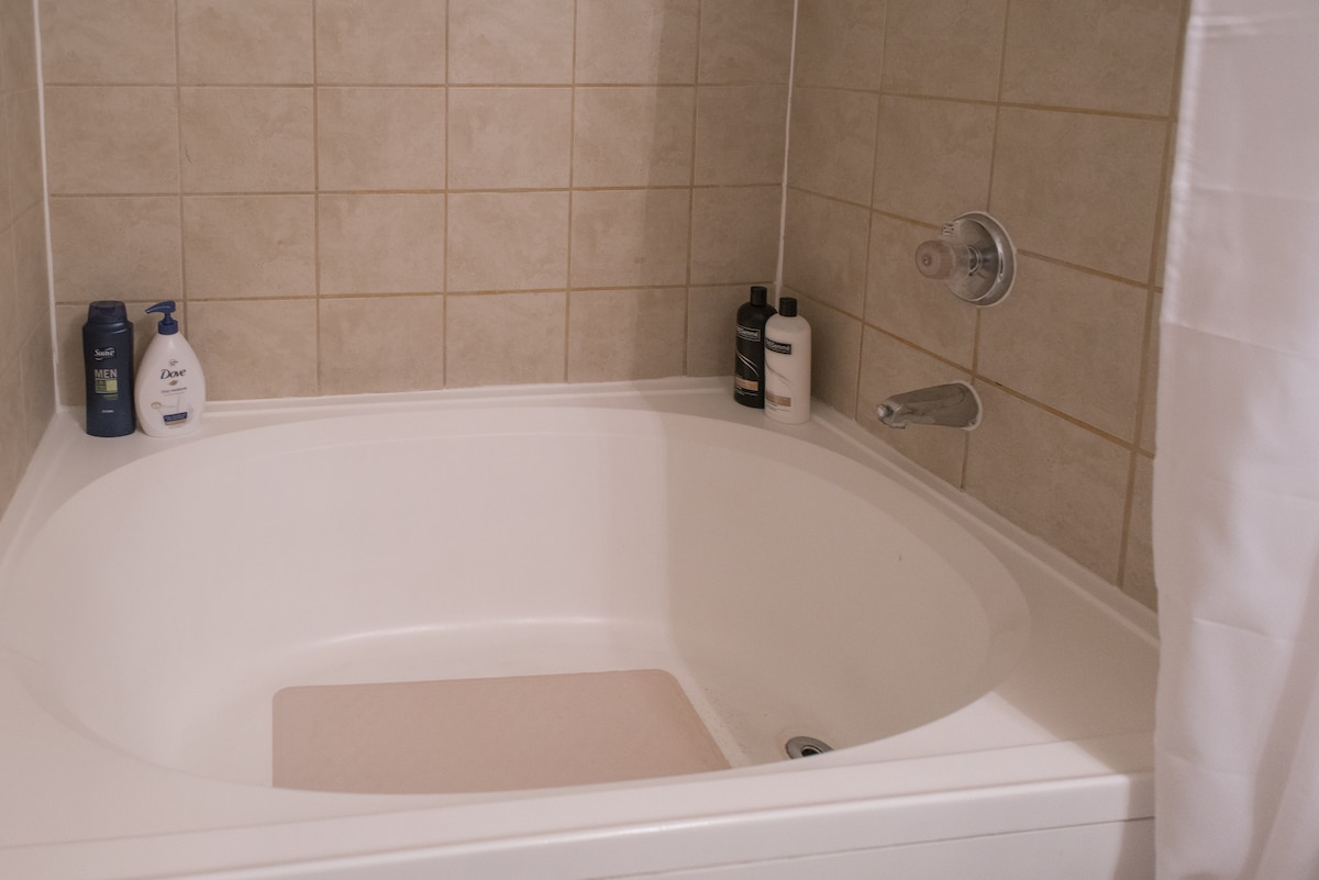 Beautiful 2BR/2BA, Gym & Pool, Room w/ Strip view