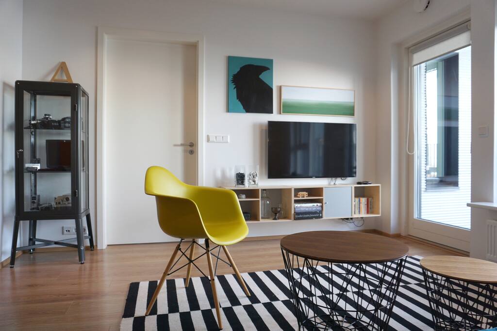Flat screen TV, wifi