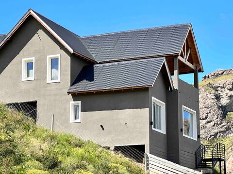 Modern and equipped house with amazing views.
