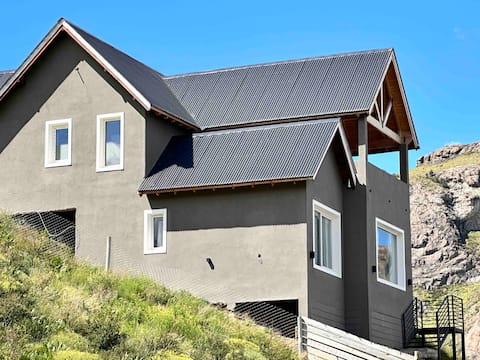 Modern and equipped house with amazing views.