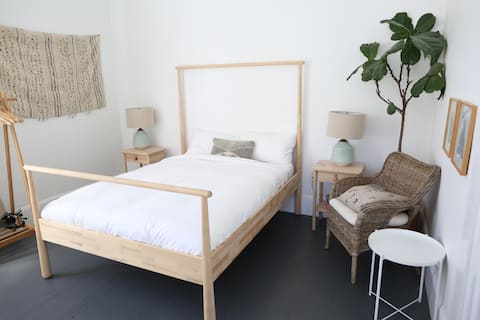 Top Airbnb: 15. The Burlington Hotel in Westlake