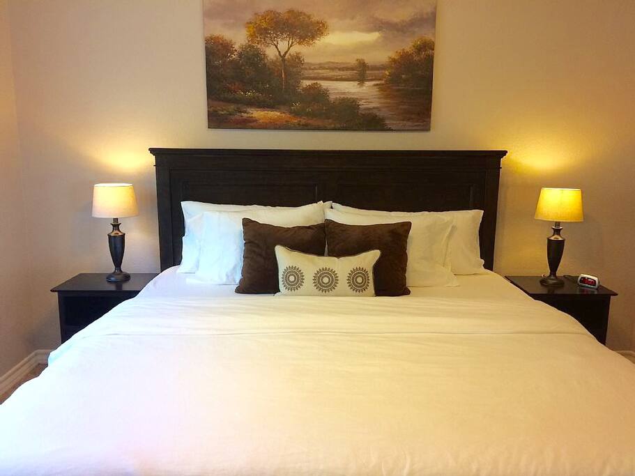 "Clean, bright, and comfy house!"
Master bedroom with King bed.