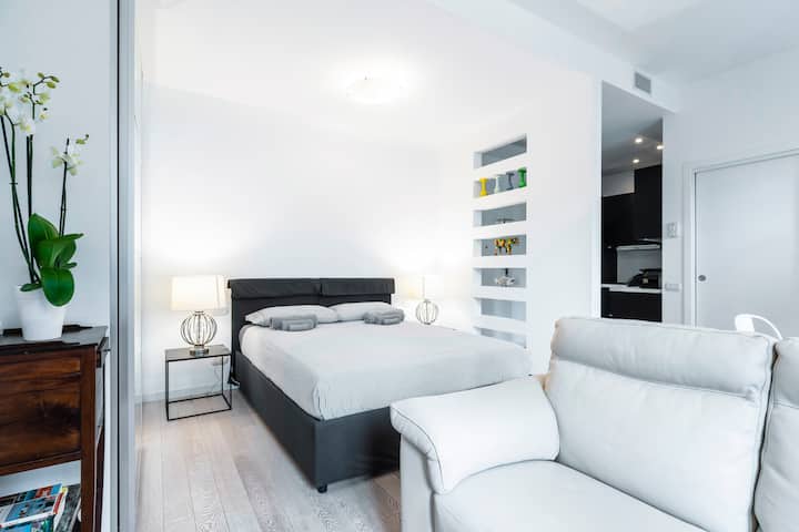 Elegante Monolocale Centralissimo Apartments For Rent In Milano Lombardia Italy