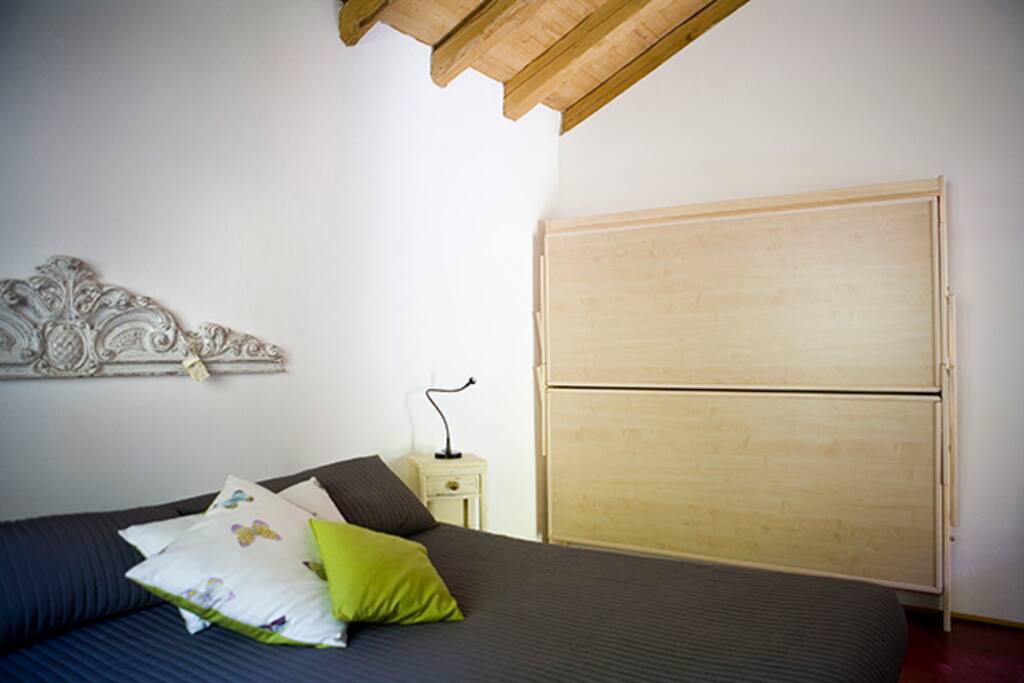 Camera matrimoniale / doppia con bagno e letto a castello a scomparsa - 1° piano