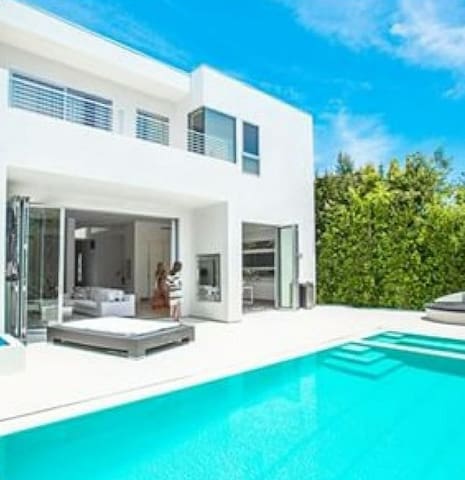 Modern Luxurious & Prime Location