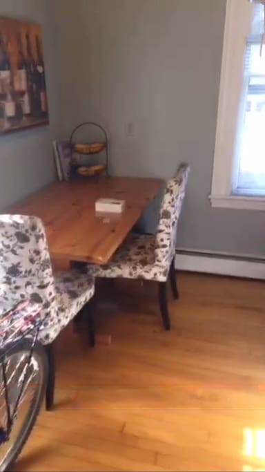 Spacious dining area for 2