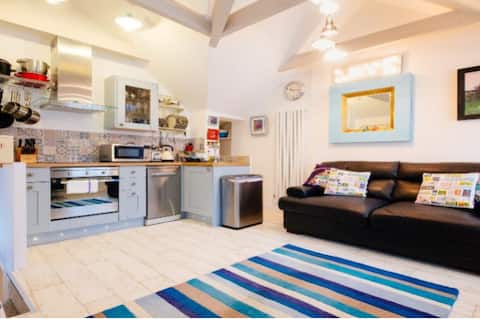 Very Central, Beaches 2 mins walk