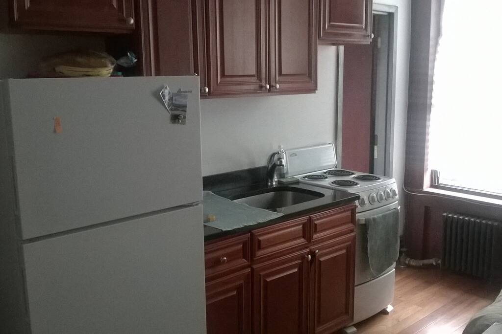 kitchen (fridge, sink, dishes, oven)
