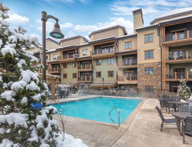 1 Bedroom ★ Steps from Canyons Ski Resort ★