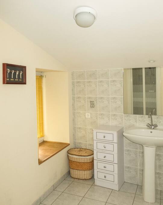 Salle d'eau avec douche