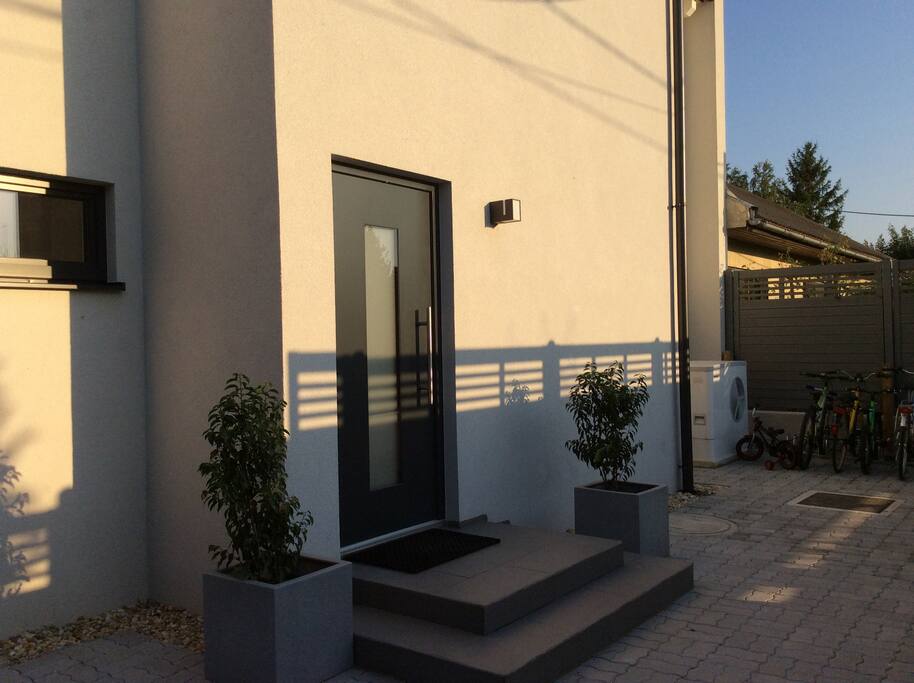 Eigener Eingang zum Haus.