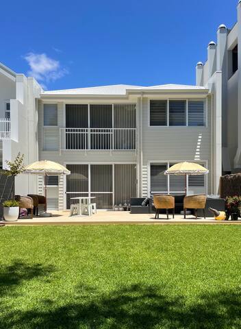 Azure Luxury Beachfront Retreat gallery image 2