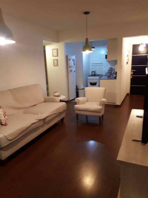Amplio living comedor