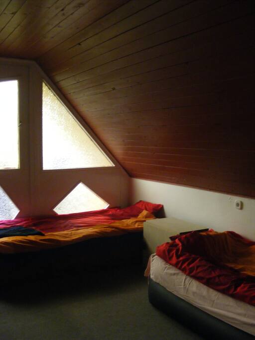 Bigger room with 3 beds