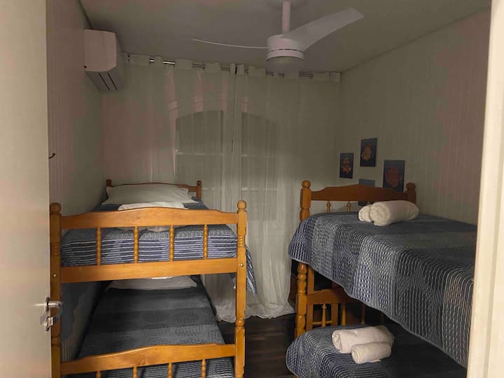 Schlafzimmer 1