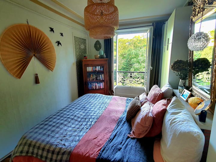 Pamje nga parku i dhomës së gjumit 1. Krevat dopio "king size"