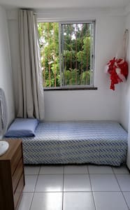 Quarto confortável e bem localizado