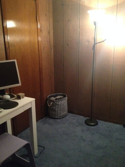 writing table,extra lights,closet space