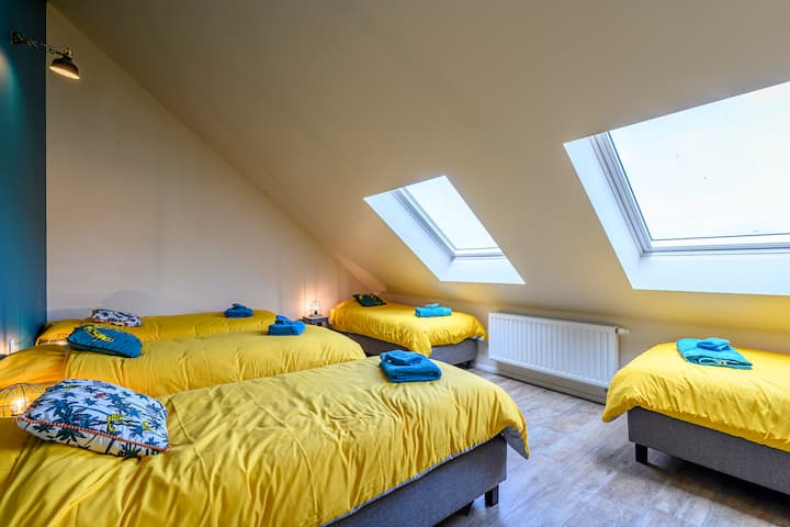 Chambre n °4 (convient à 6 personnes)