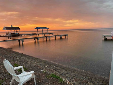 Emery Rise on Seneca Lake- Waterfront Escape