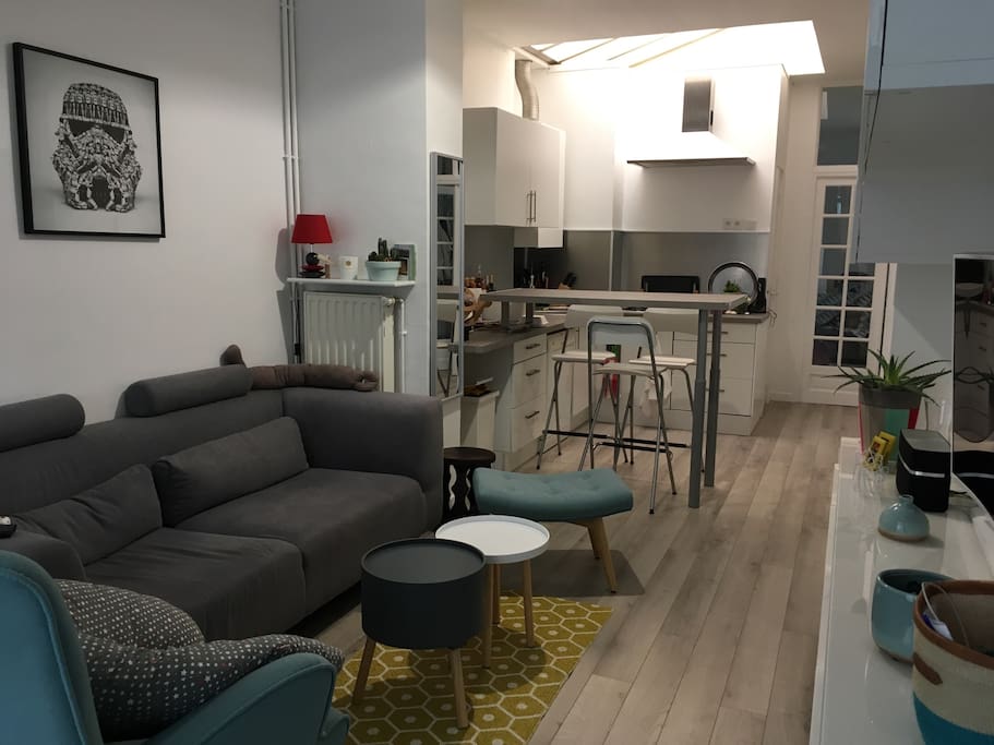 Confortable living room with an open kitchen