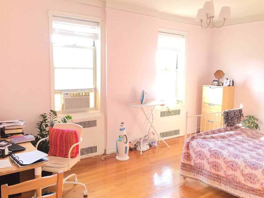 The bedroom, desk on the left and two huge Windows with plenty of light.