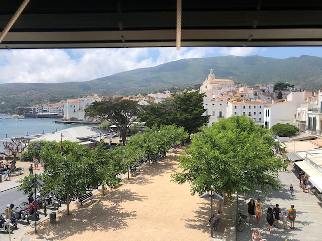 ROQUES – Casa en primera línea de mar en CADAQUÉS