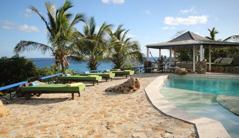 The Carib House 5 bedrooms and pool close to beach