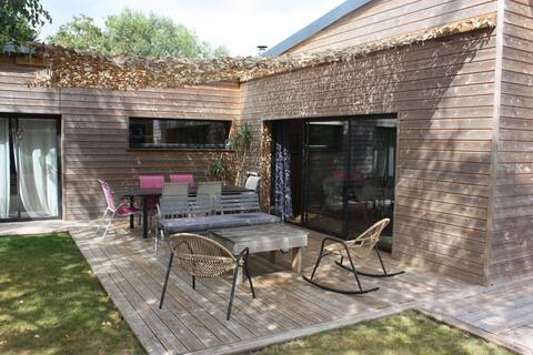 Vintage wooden house in the heart of the Gulf of Morbihan