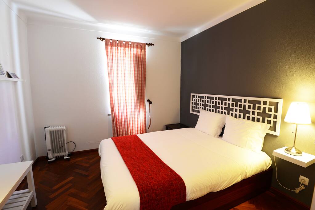 Um dos quartos com cama de casal, dos nossos 5 apartamentos que dispõem de cama de casal
