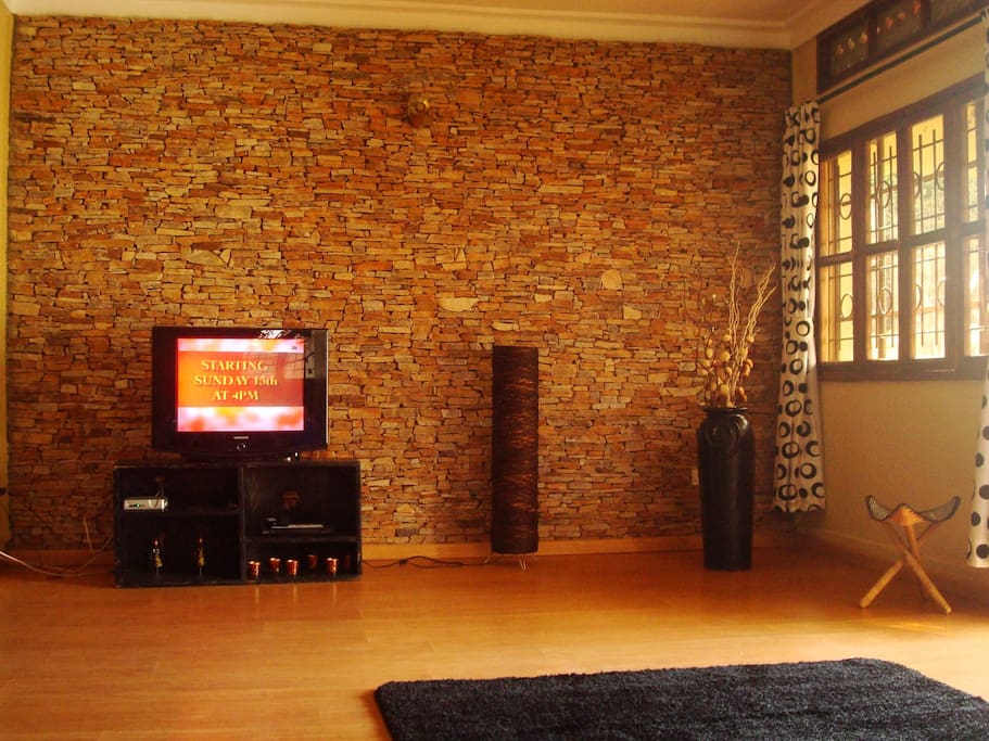 First Lounge
