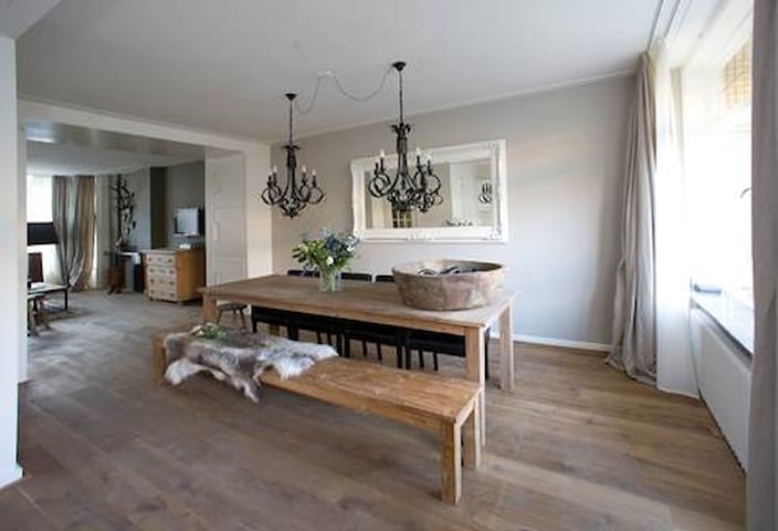 Large Luxury Apartment A’dam South gallery image 5