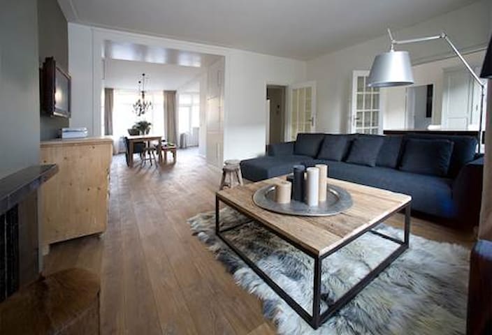 Large Luxury Apartment A’dam South gallery image 3