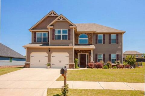 MASTERS Rental- spacious and cozy home