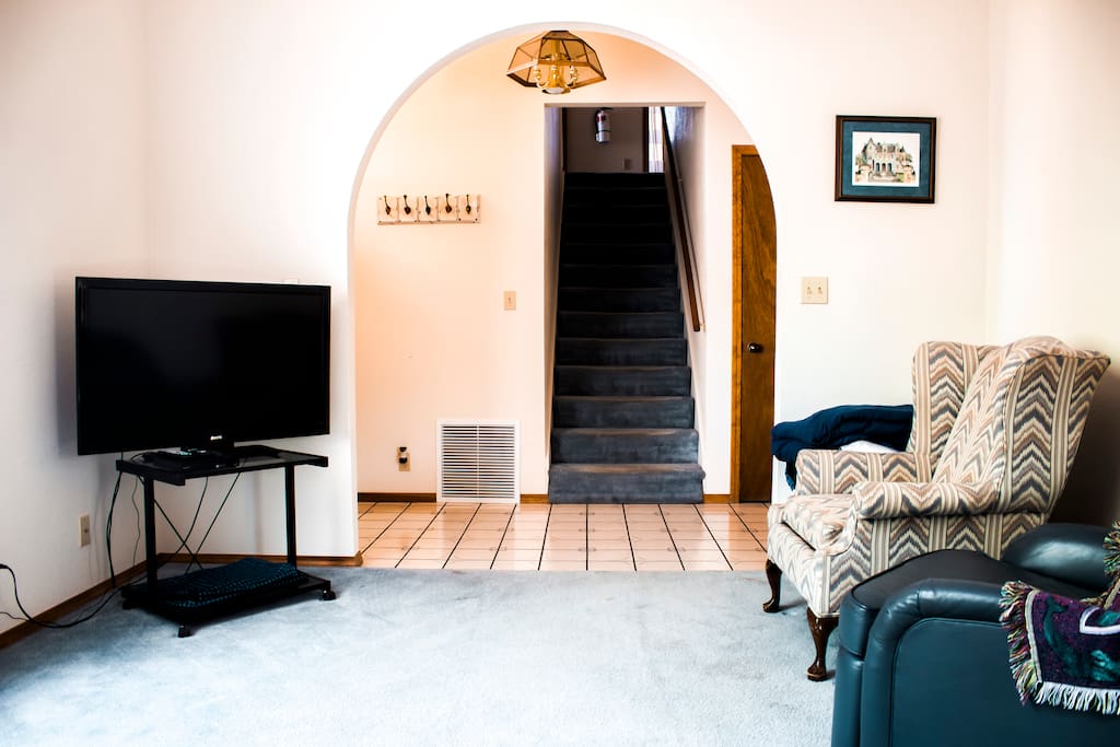 Cozy living room with Netflix-equipped TV!