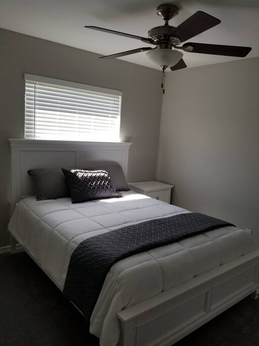 Queen bed.