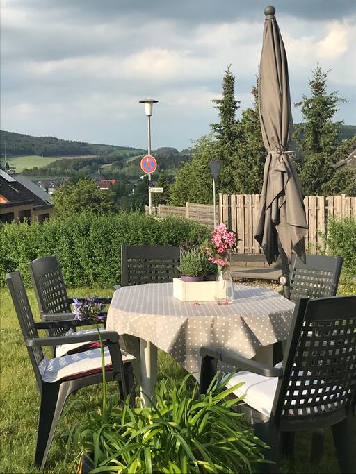 Sitzplatz mit Blick ins Sauerland
